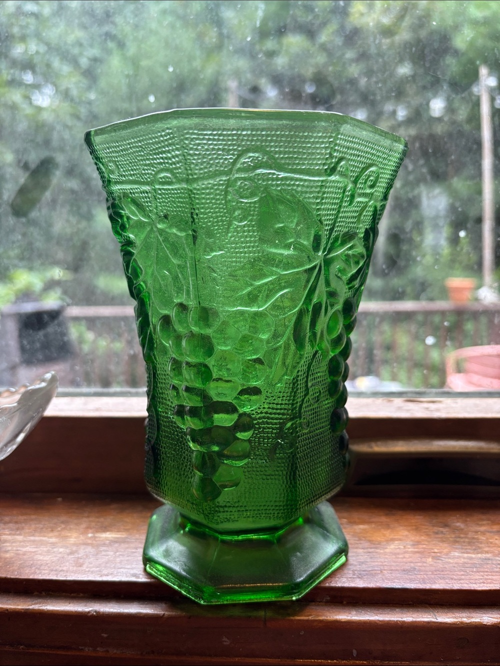 Vintage Anchor Hocking emerald green glass vase